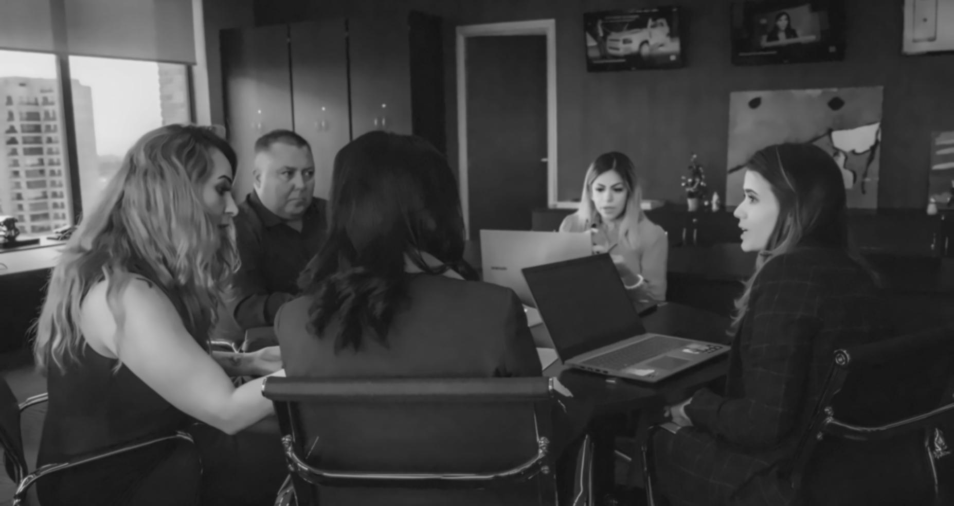 Teamarbeit bei der Entwicklung von Finanzbildungsinhalten