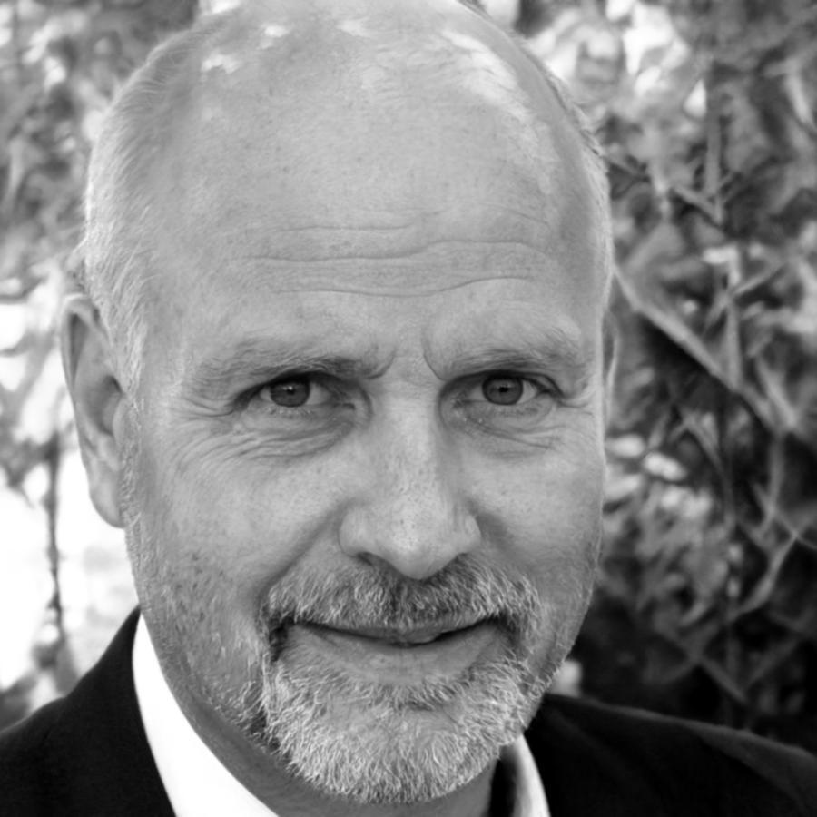 Porträt des Gründers und Hauptberaters von quranetilvo